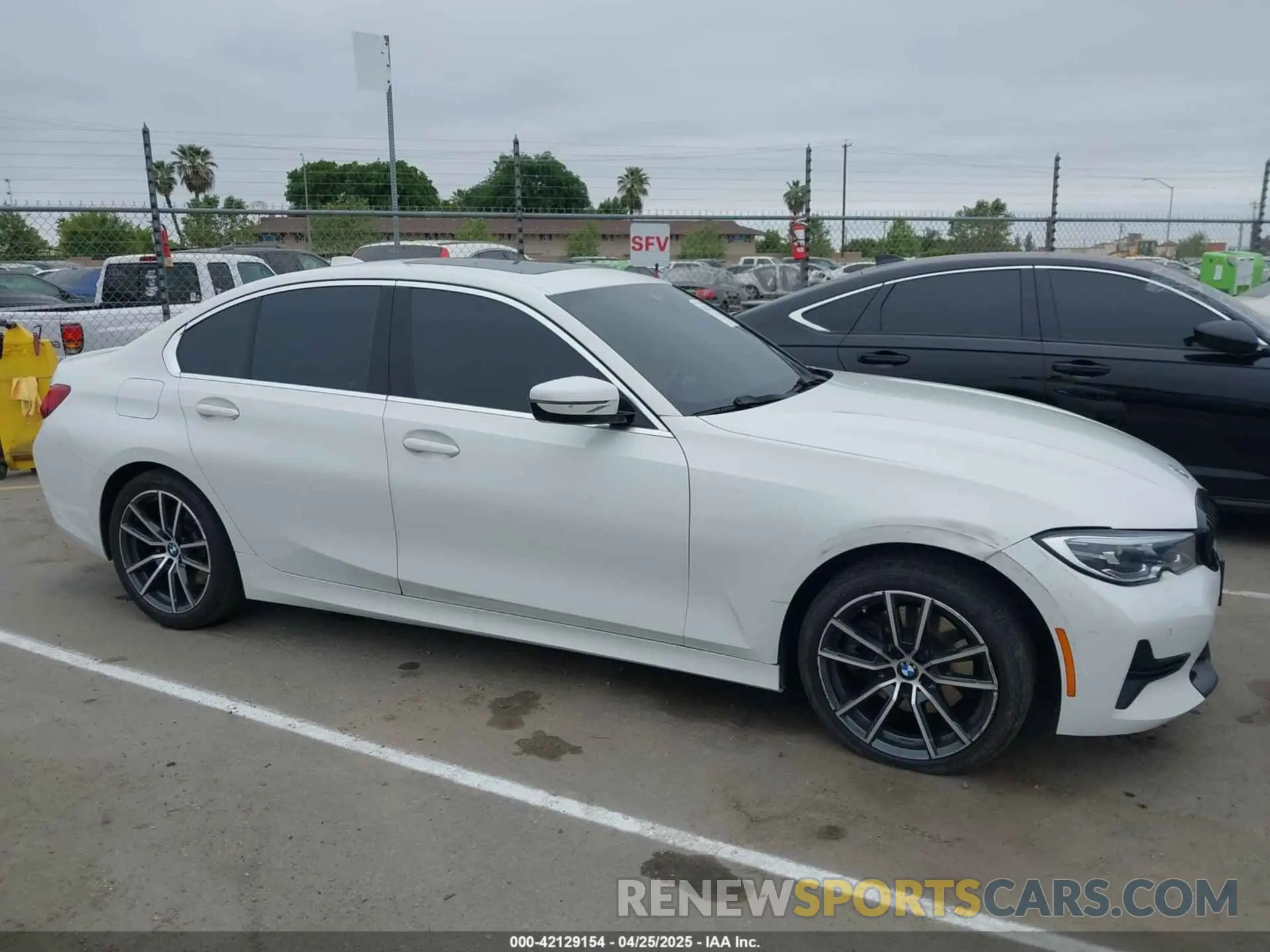 13 Фотография поврежденного автомобиля 3MW5R1J06M8B74051 BMW 3 SERIES 2021