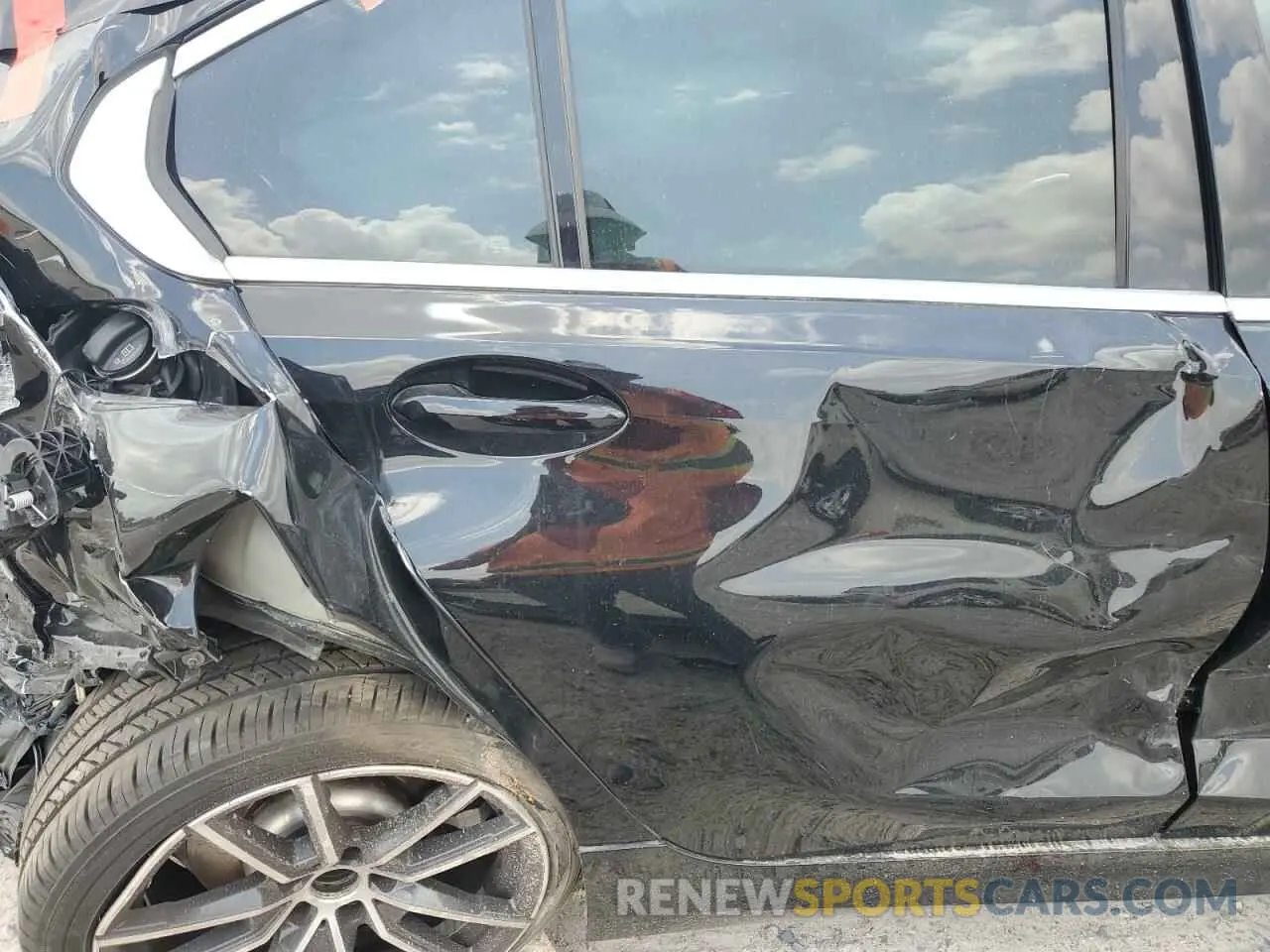 10 Photograph of a damaged car 3MW5R1J08M8C05493 BMW 3 SERIES 2021