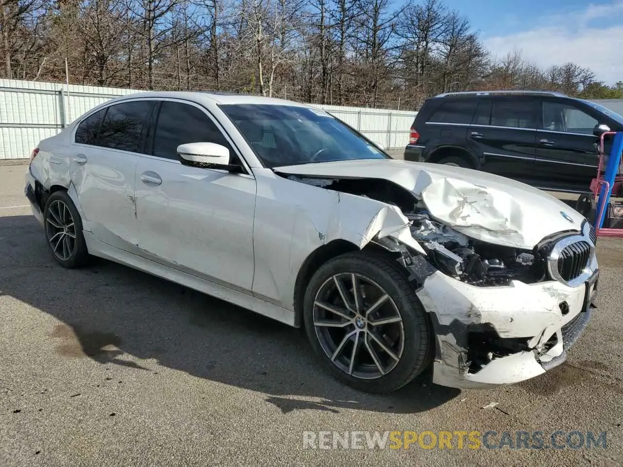 4 Photograph of a damaged car 3MW5R7J08M8C15993 BMW 3 SERIES 2021