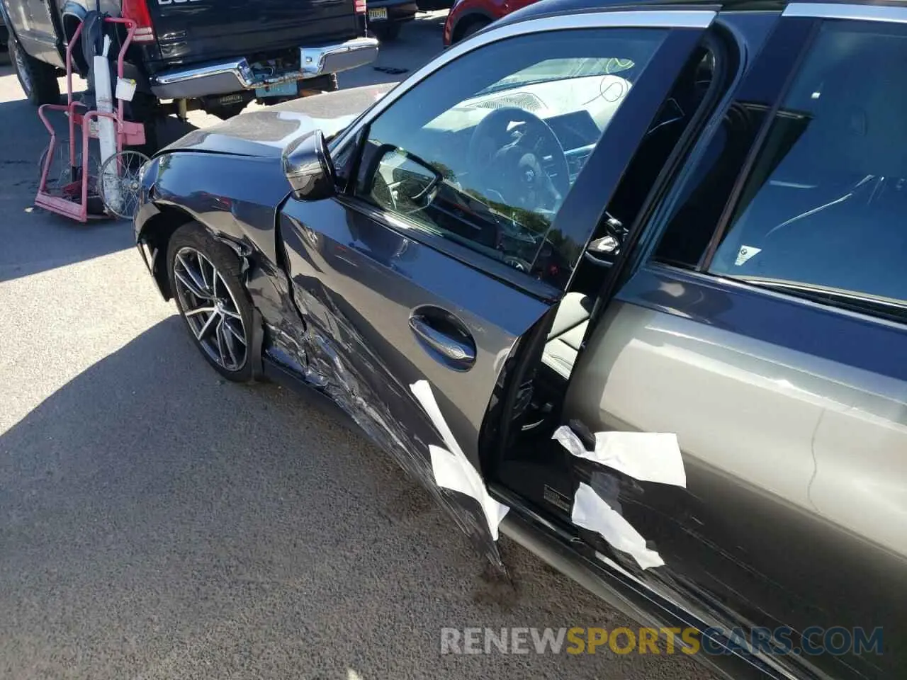 9 Photograph of a damaged car 3MW5R7J09M8B64519 BMW 3 SERIES 2021
