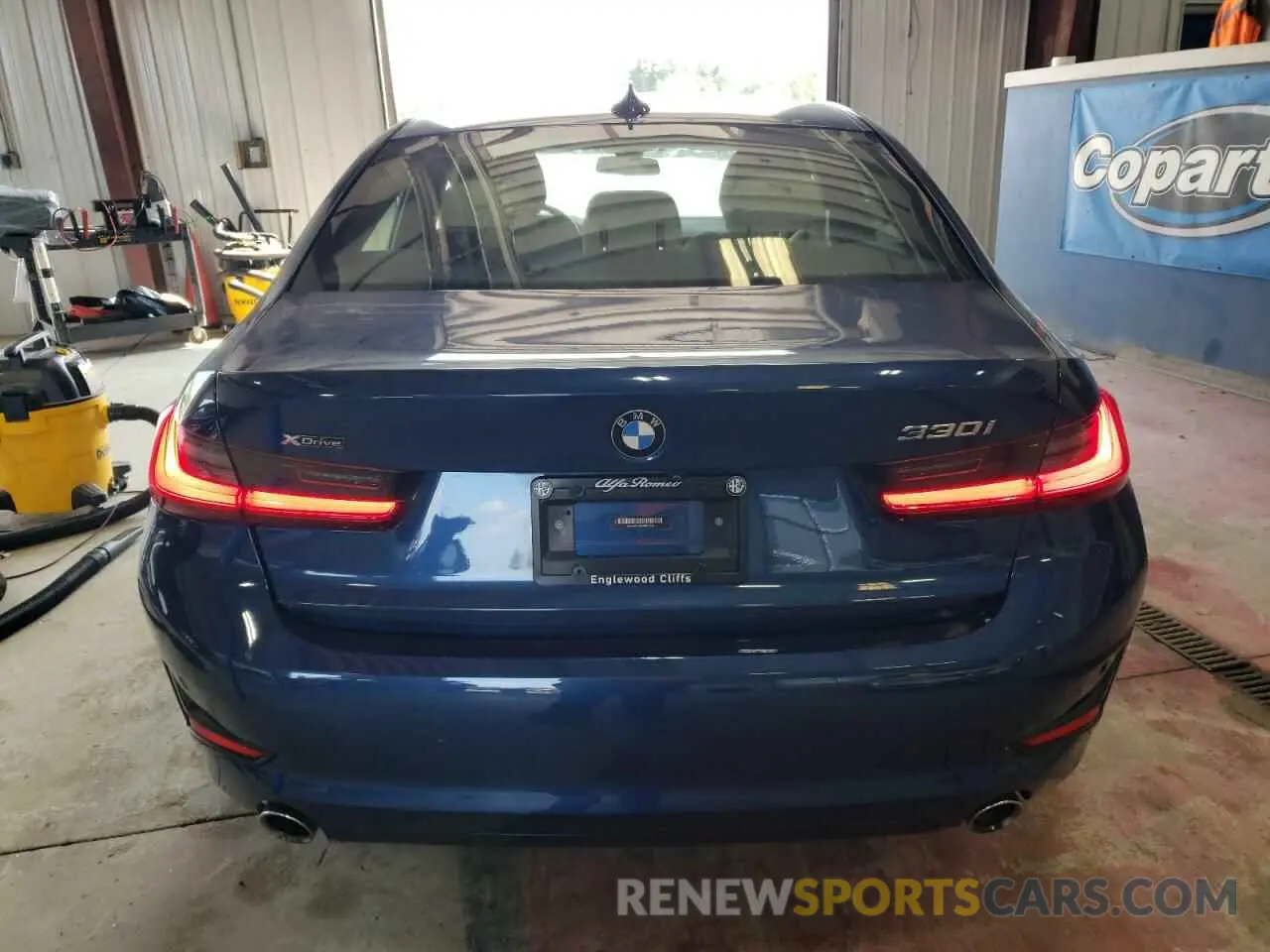 6 Photograph of a damaged car 3MW5R7J09M8B74015 BMW 3 SERIES 2021