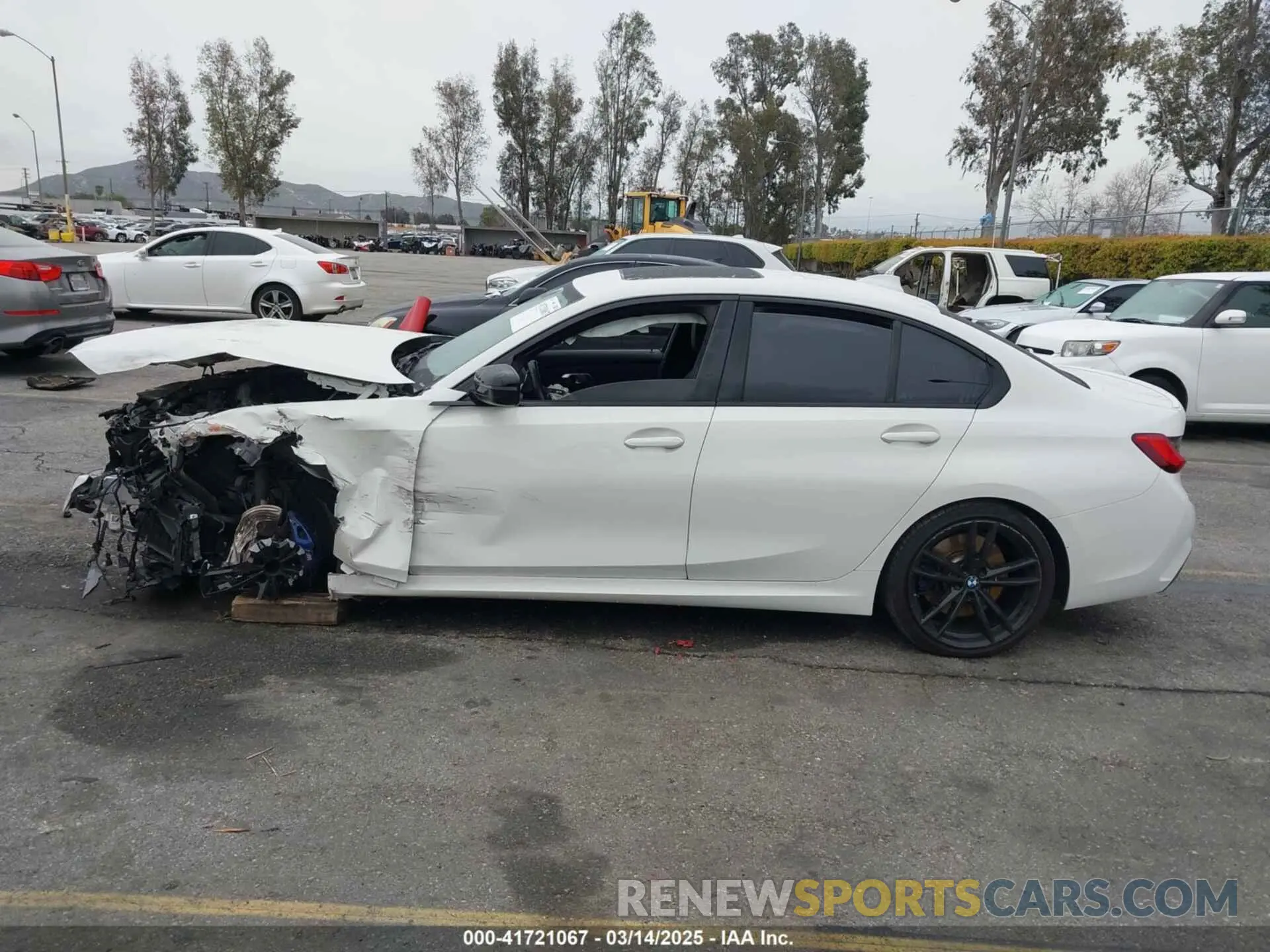 13 Photograph of a damaged car 3MW5U7J05M8B70283 BMW 3 SERIES 2021