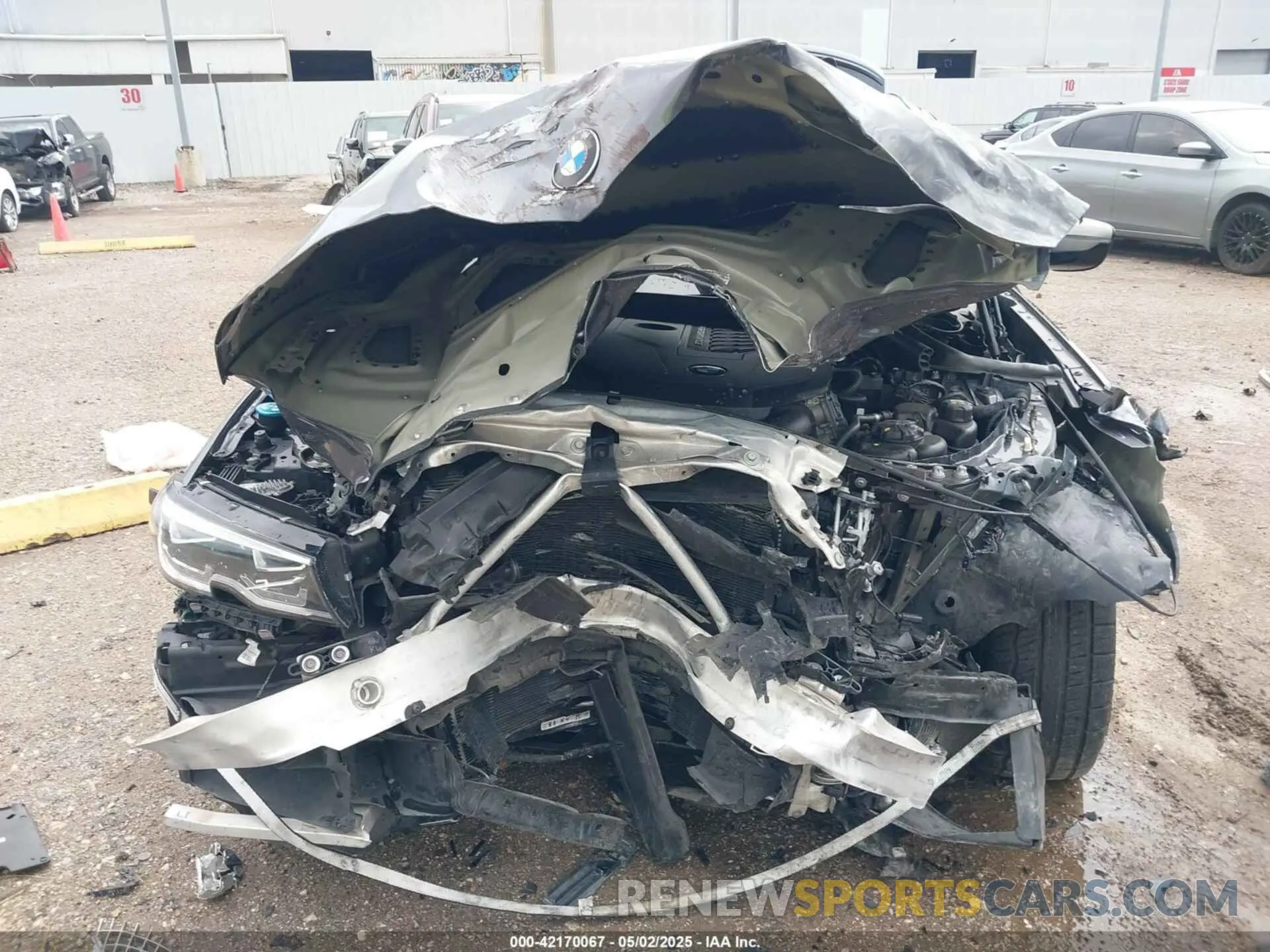 11 Фотография поврежденного автомобиля 3MW5U7J06M8C11570 BMW 3 SERIES 2021