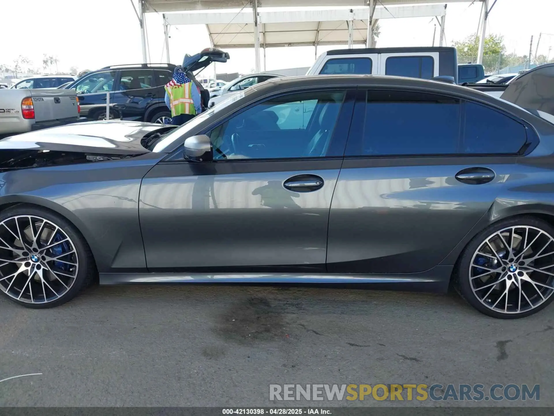 14 Фотография поврежденного автомобиля 3MW5U7J09M8B57522 BMW 3 SERIES 2021