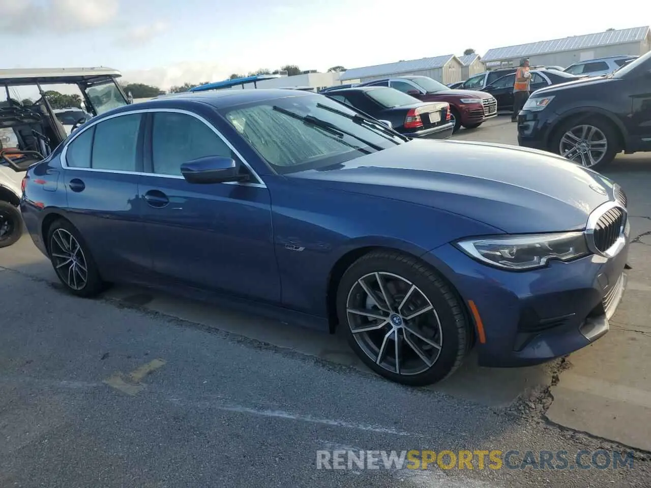 4 Photograph of a damaged car 3MW5P7J01N8C52651 BMW 3 SERIES 2022