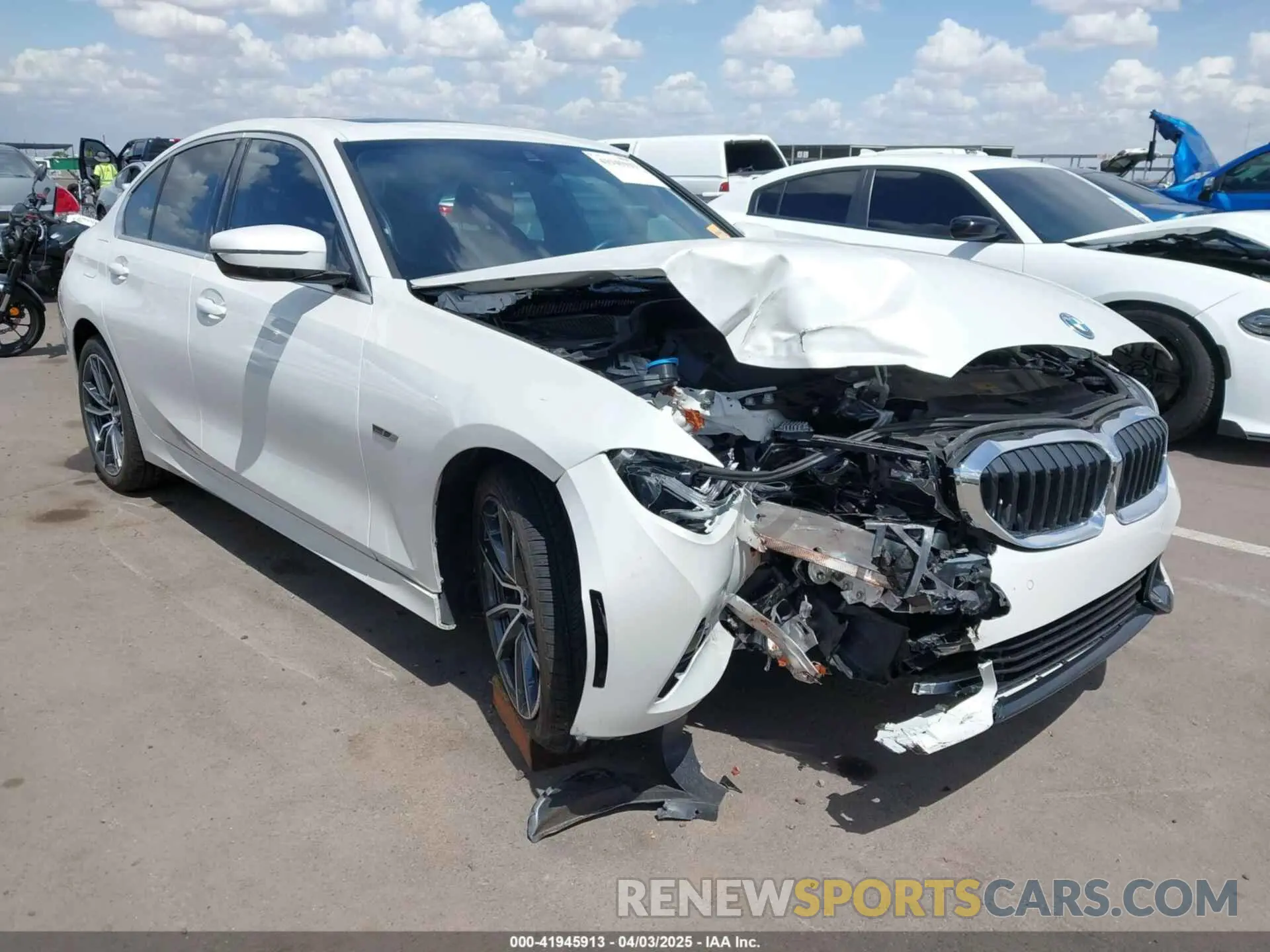 1 Photograph of a damaged car 3MW5P7J03N8C32479 BMW 3 SERIES 2022