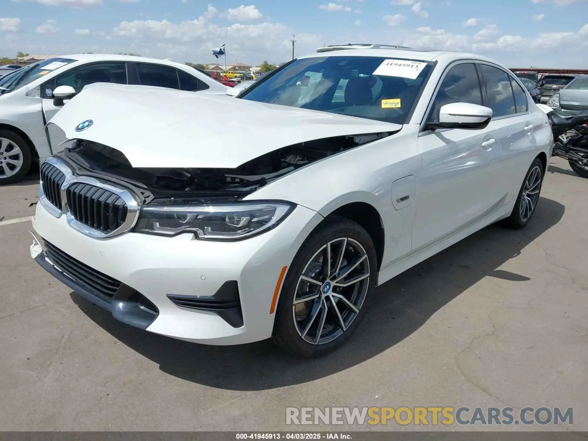 2 Photograph of a damaged car 3MW5P7J03N8C32479 BMW 3 SERIES 2022