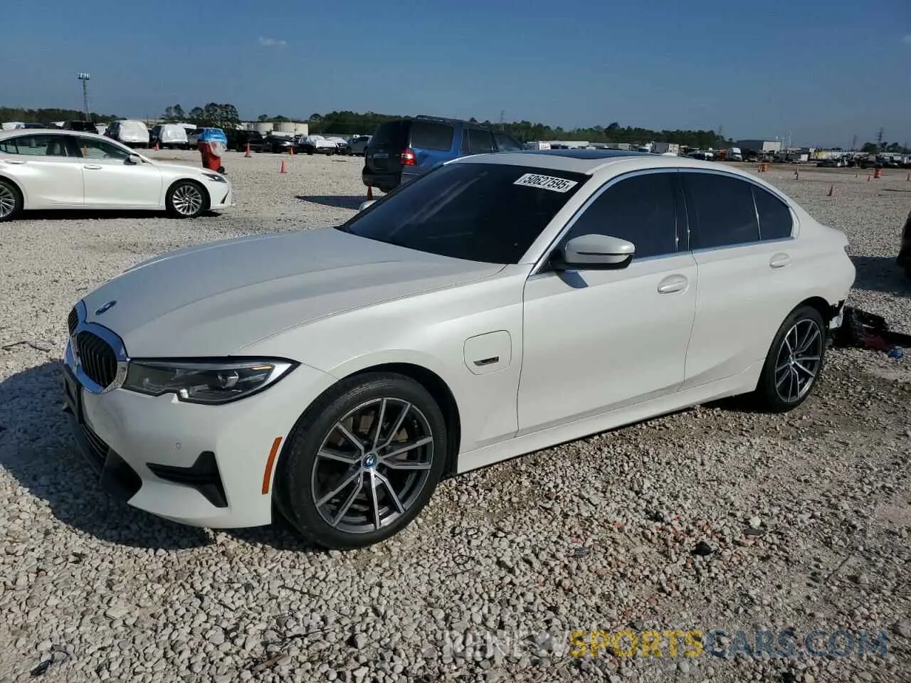 1 Photograph of a damaged car 3MW5P7J03N8C66082 BMW 3 SERIES 2022