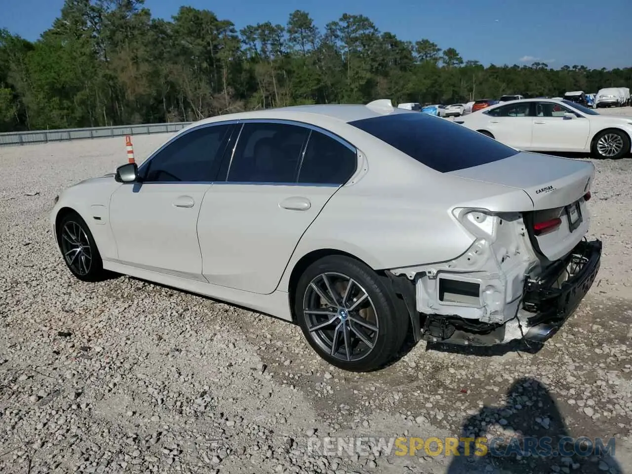 2 Photograph of a damaged car 3MW5P7J03N8C66082 BMW 3 SERIES 2022