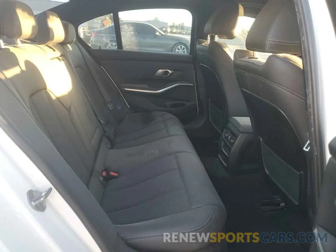 10 Фотография поврежденного автомобиля 3MW5P7J05N8C64284 BMW 3 SERIES 2022