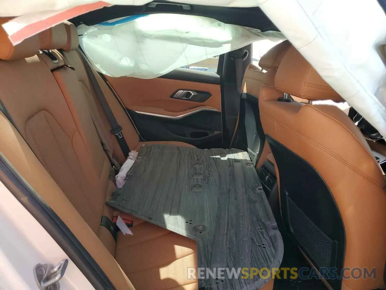 10 Photograph of a damaged car 3MW5R1J05N8C31289 BMW 3 SERIES 2022