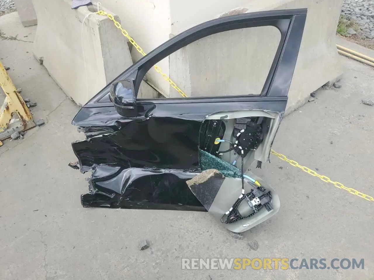 12 Photograph of a damaged car 3MW5R7J08N8C24663 BMW 3 SERIES 2022