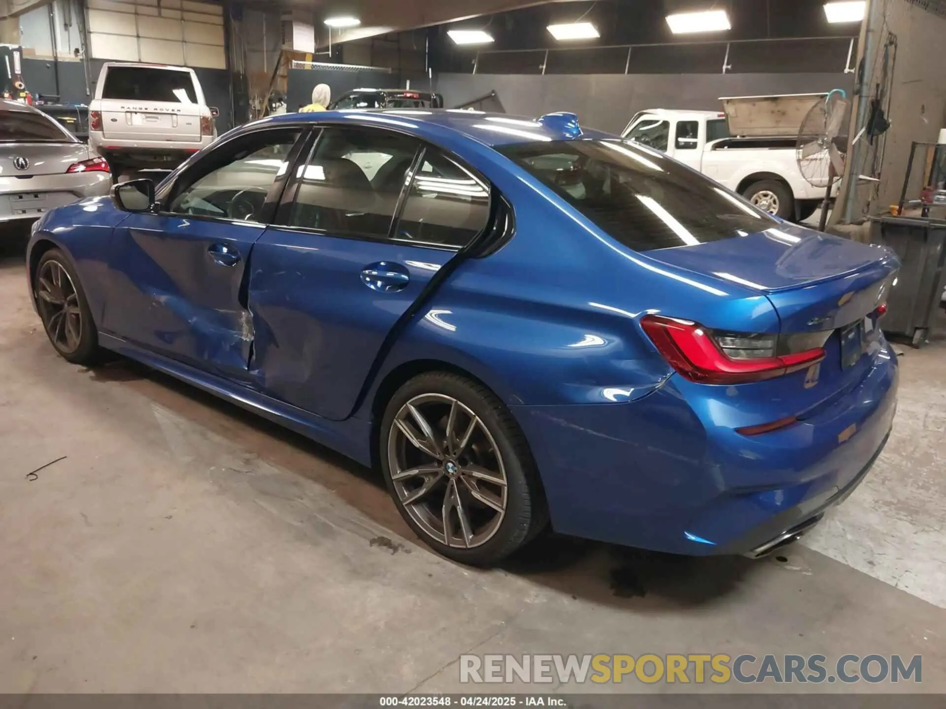 3 Photograph of a damaged car 3MW5U9J04N8C25013 BMW 3 SERIES 2022