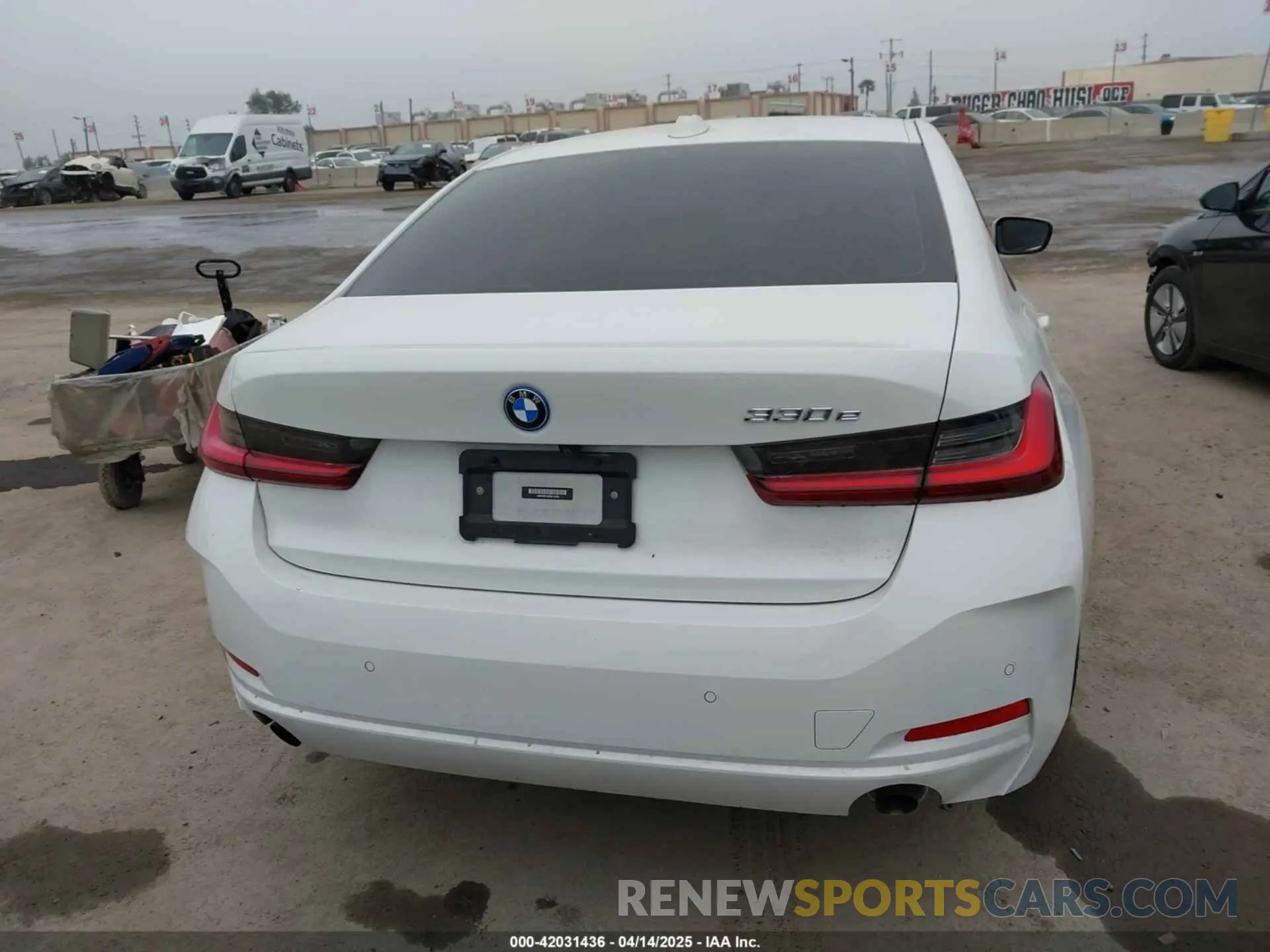17 Photograph of a damaged car 3MW39FF09P8D13090 BMW 3 SERIES 2023