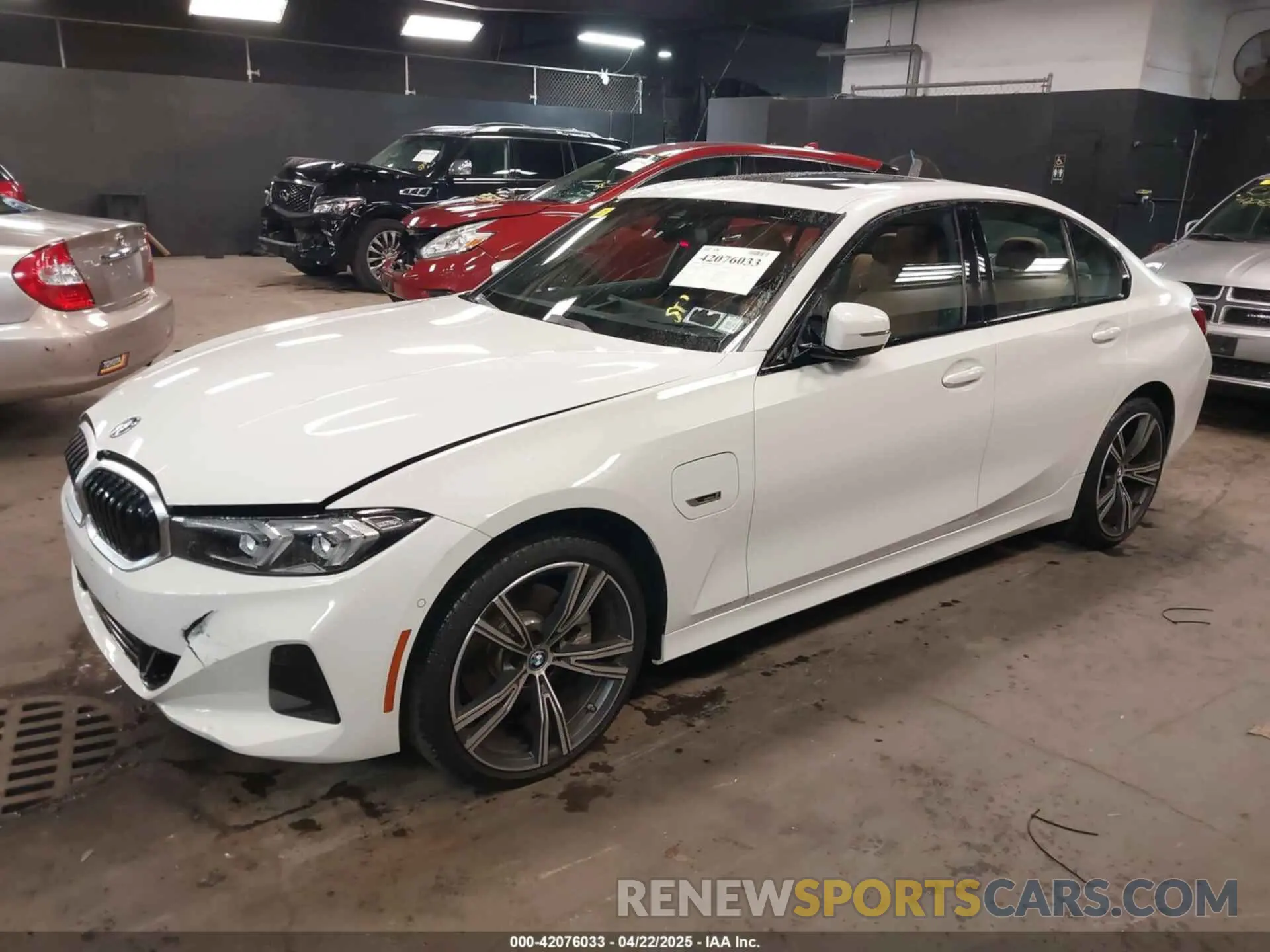 2 Photograph of a damaged car 3MW39FS05P8D20575 BMW 3 SERIES 2023