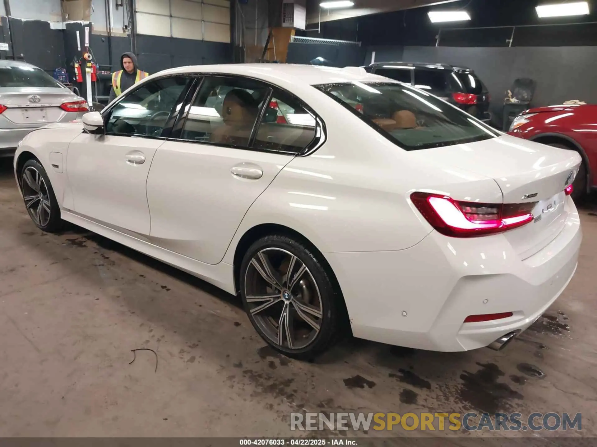 3 Photograph of a damaged car 3MW39FS05P8D20575 BMW 3 SERIES 2023