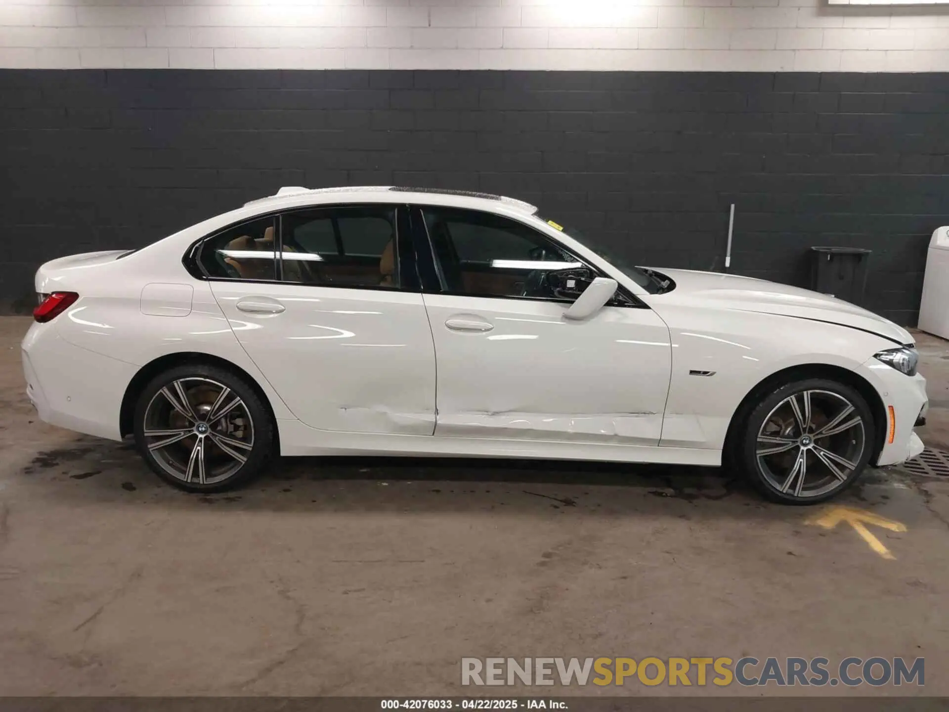 6 Photograph of a damaged car 3MW39FS05P8D20575 BMW 3 SERIES 2023