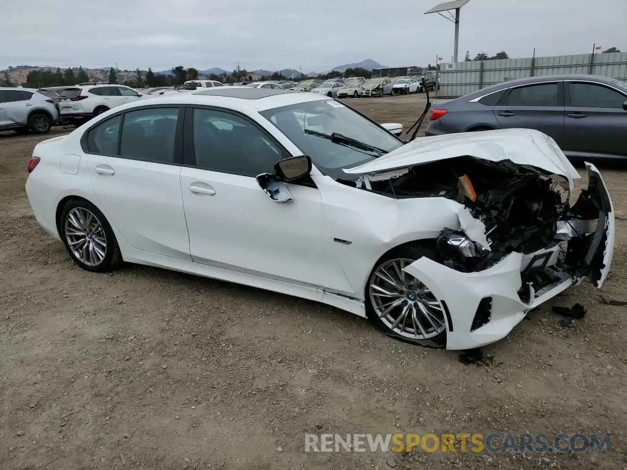 4 Фотография поврежденного автомобиля 3MW39FS07P8D25745 BMW 3 SERIES 2023
