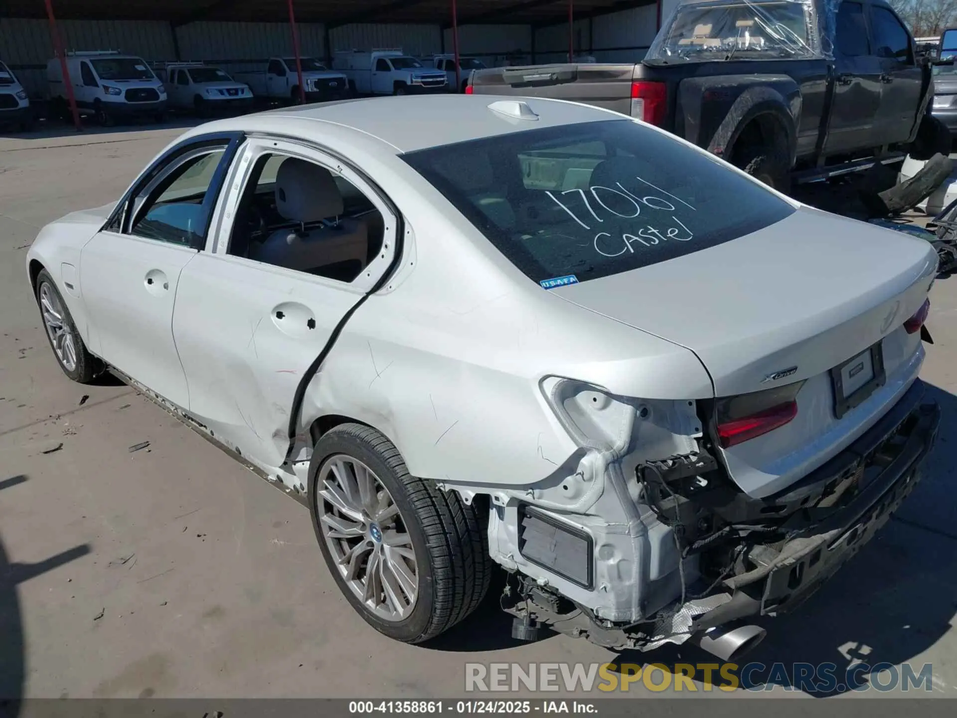 3 Photograph of a damaged car 3MW39FS0XP8D03304 BMW 3 SERIES 2023