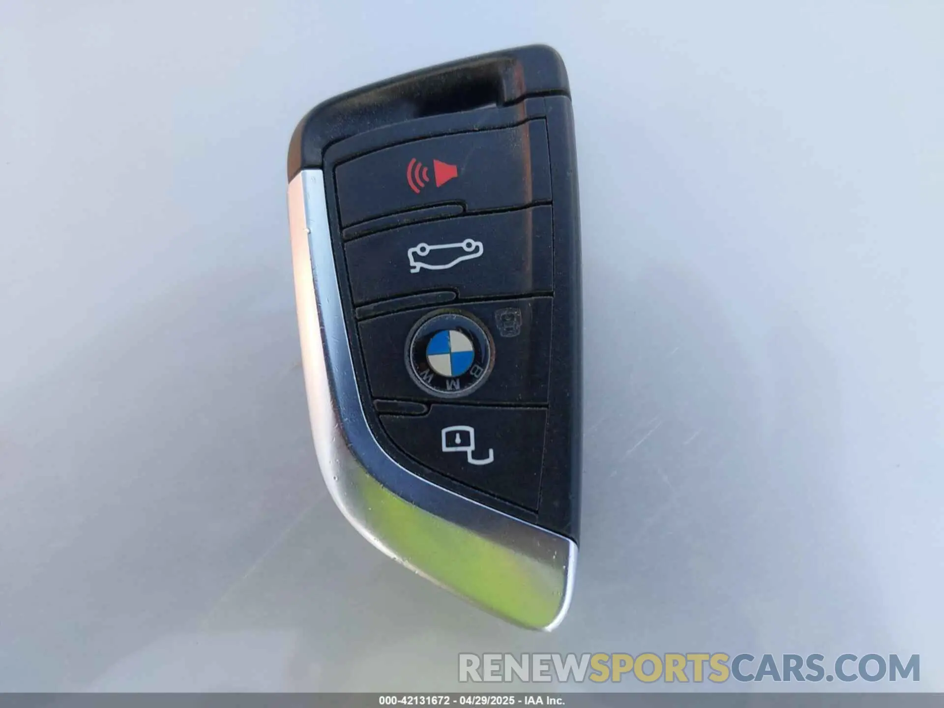 11 Фотография поврежденного автомобиля 3MW49FF09P8C88244 BMW 3 SERIES 2023