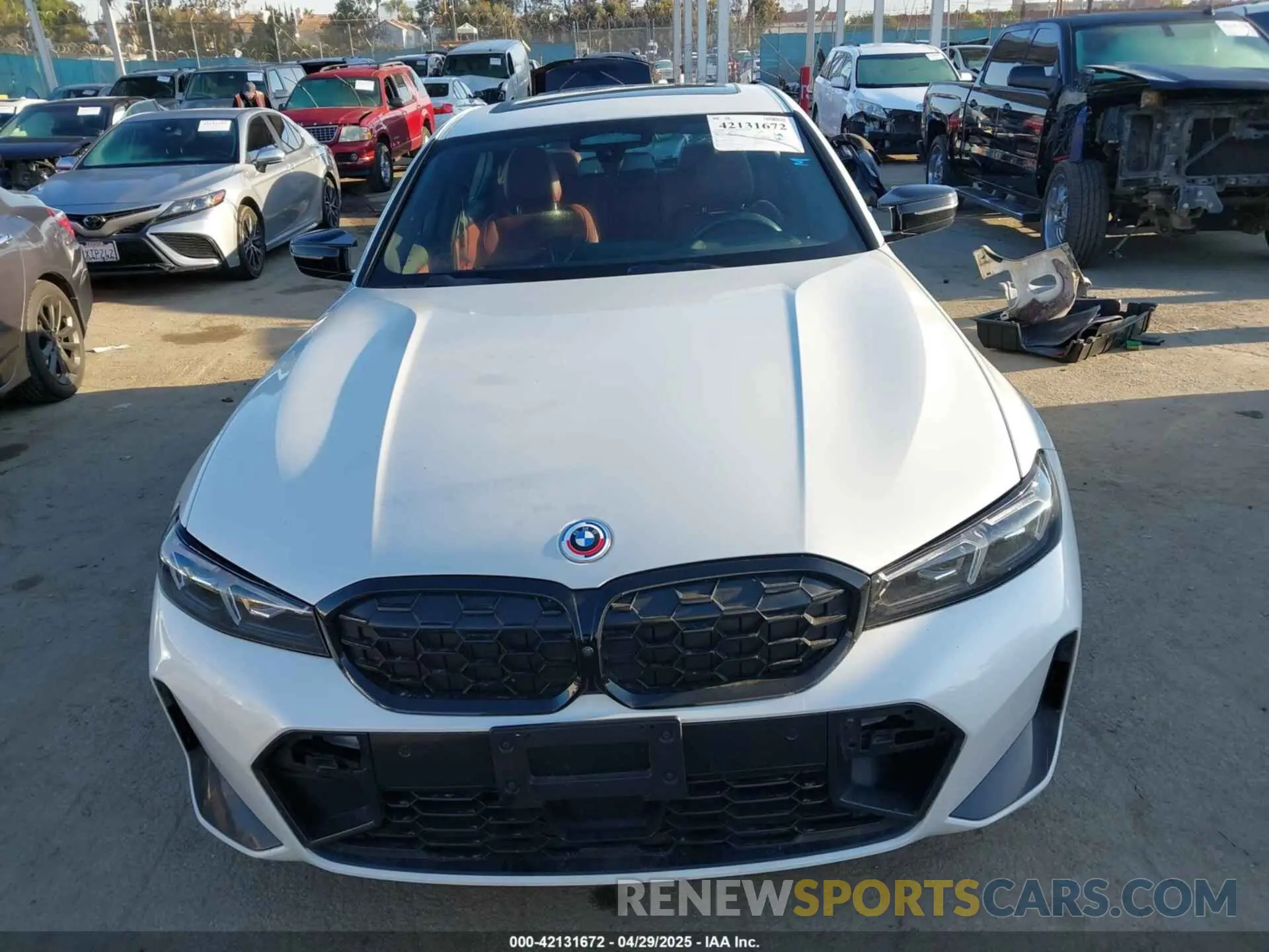 12 Фотография поврежденного автомобиля 3MW49FF09P8C88244 BMW 3 SERIES 2023