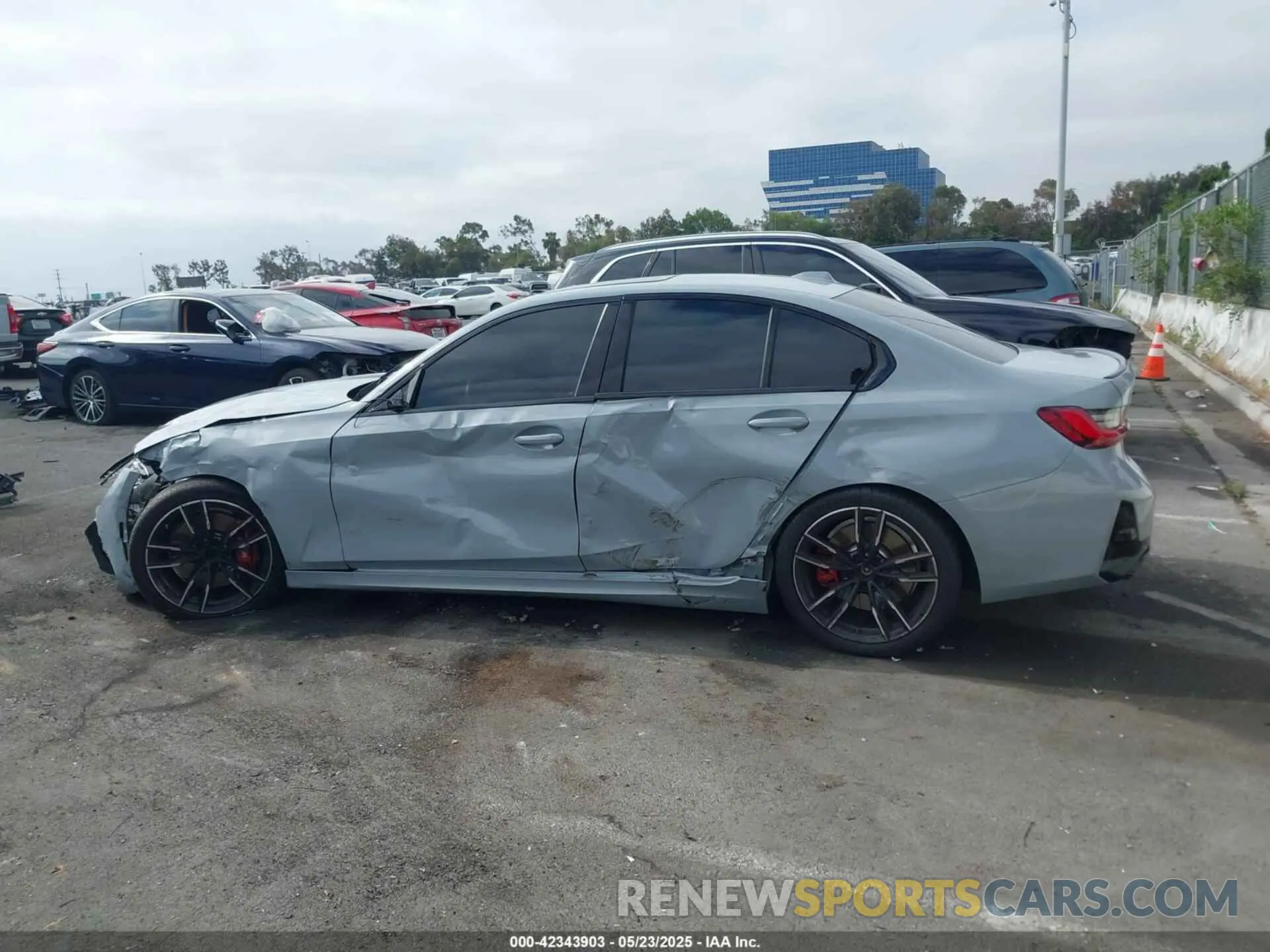 14 Фотография поврежденного автомобиля 3MW49FS02P8C98779 BMW 3 SERIES 2023