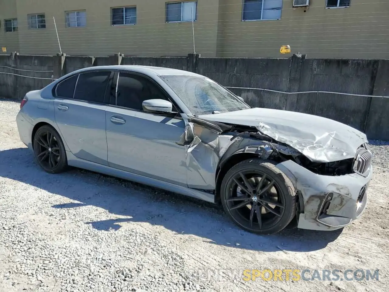 4 Фотография поврежденного автомобиля 3MW69FF07P8C92236 BMW 3 SERIES 2023
