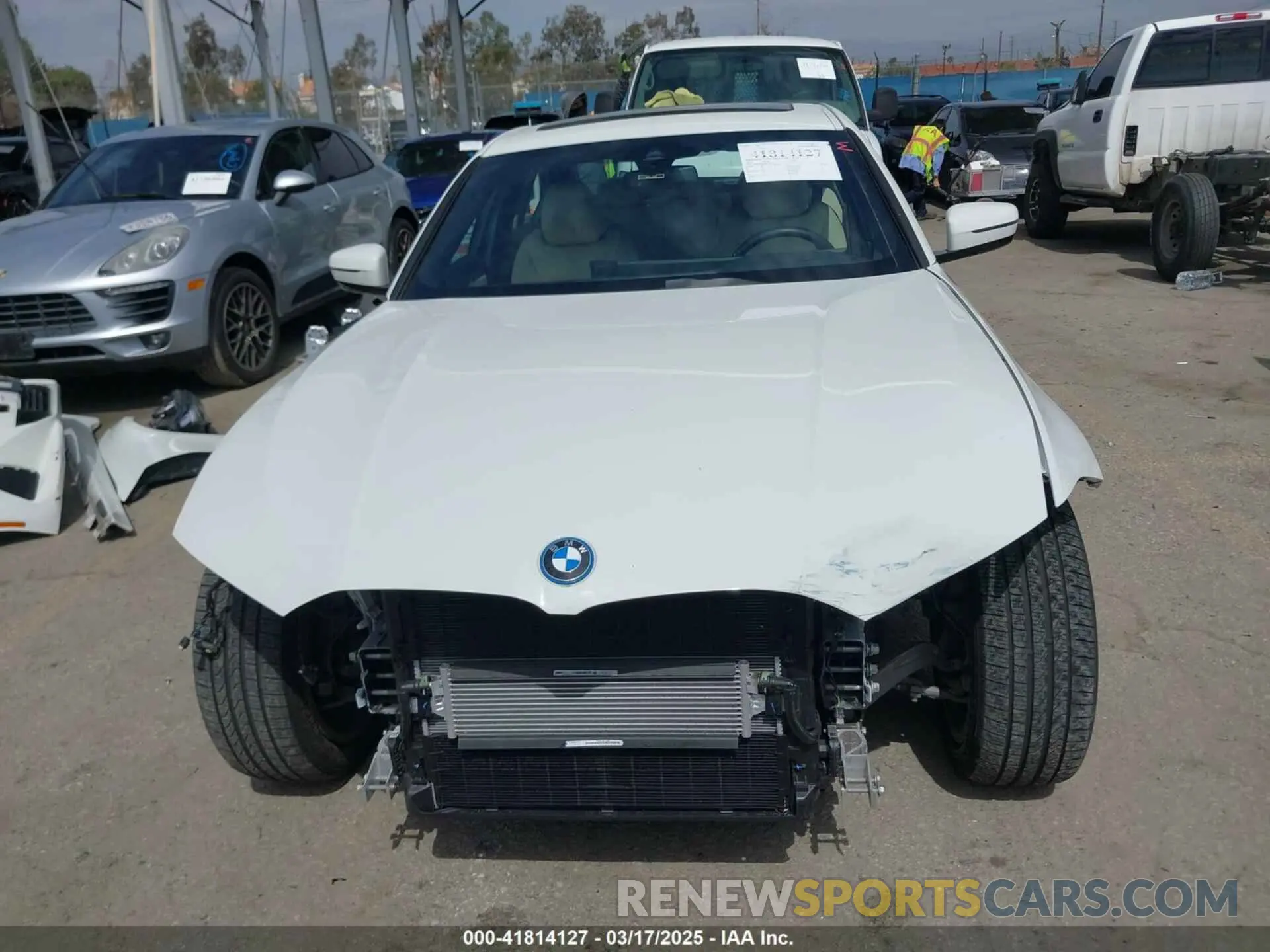 13 Фотография поврежденного автомобиля 3MW39FF00R8D79501 BMW 3 SERIES 2024