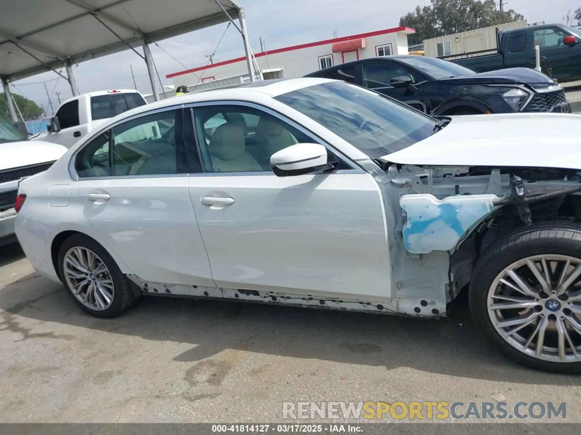 14 Фотография поврежденного автомобиля 3MW39FF00R8D79501 BMW 3 SERIES 2024