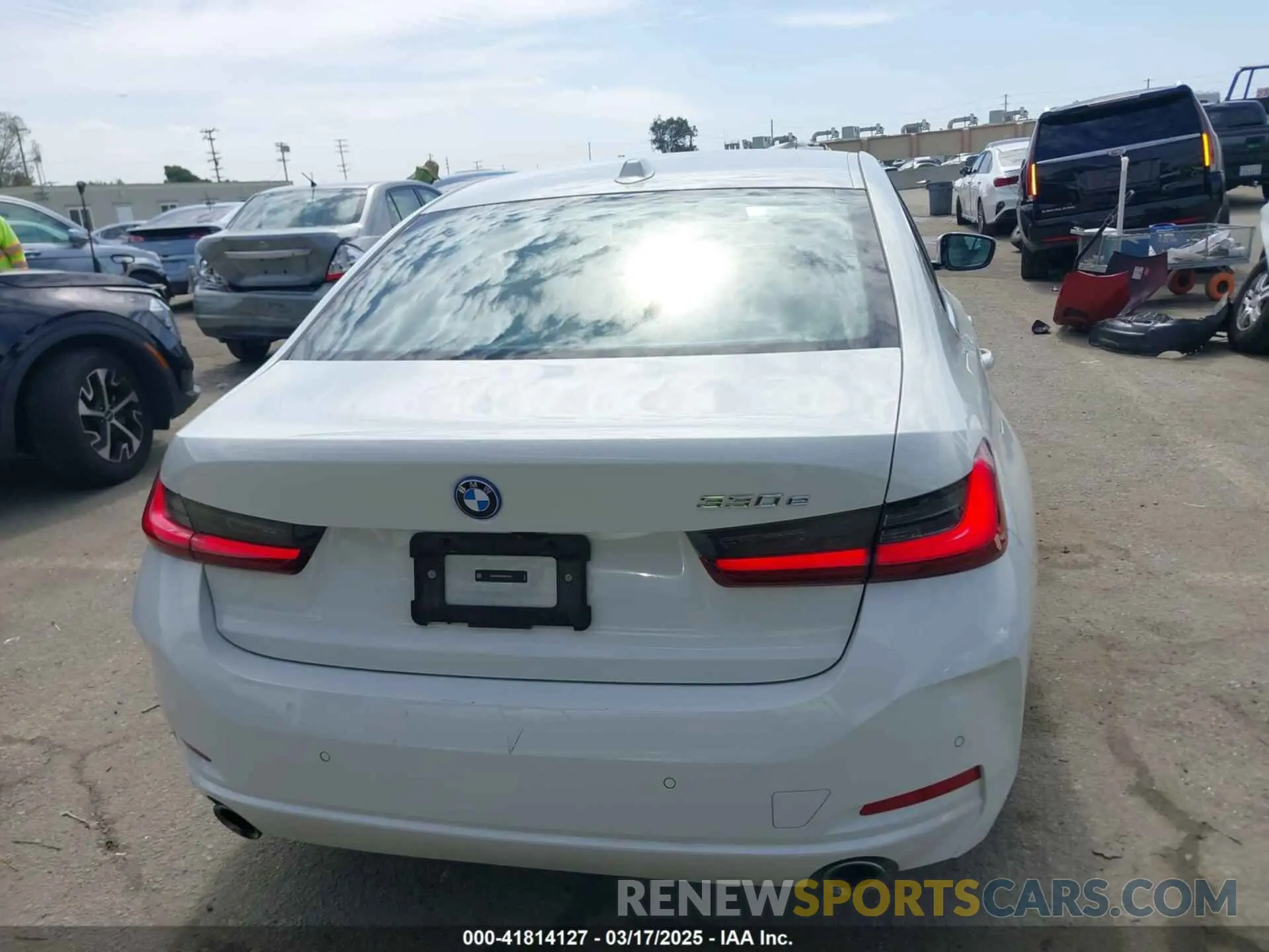 17 Фотография поврежденного автомобиля 3MW39FF00R8D79501 BMW 3 SERIES 2024
