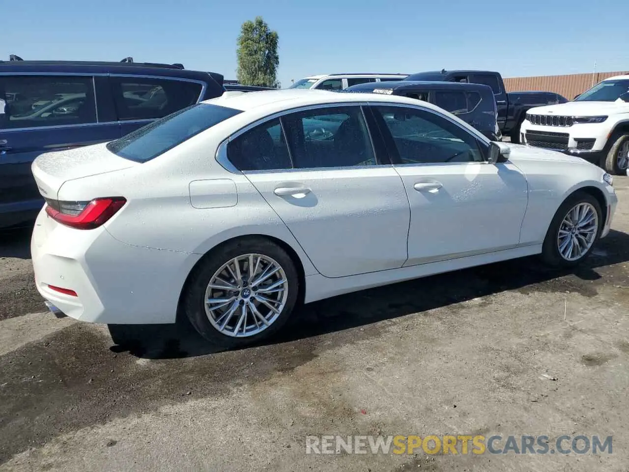 3 Photograph of a damaged car 3MW39FF09R8D93607 BMW 3 SERIES 2024
