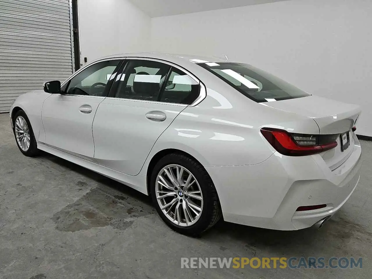 2 Photograph of a damaged car 3MW69FF00R8E89560 BMW 3 SERIES 2024