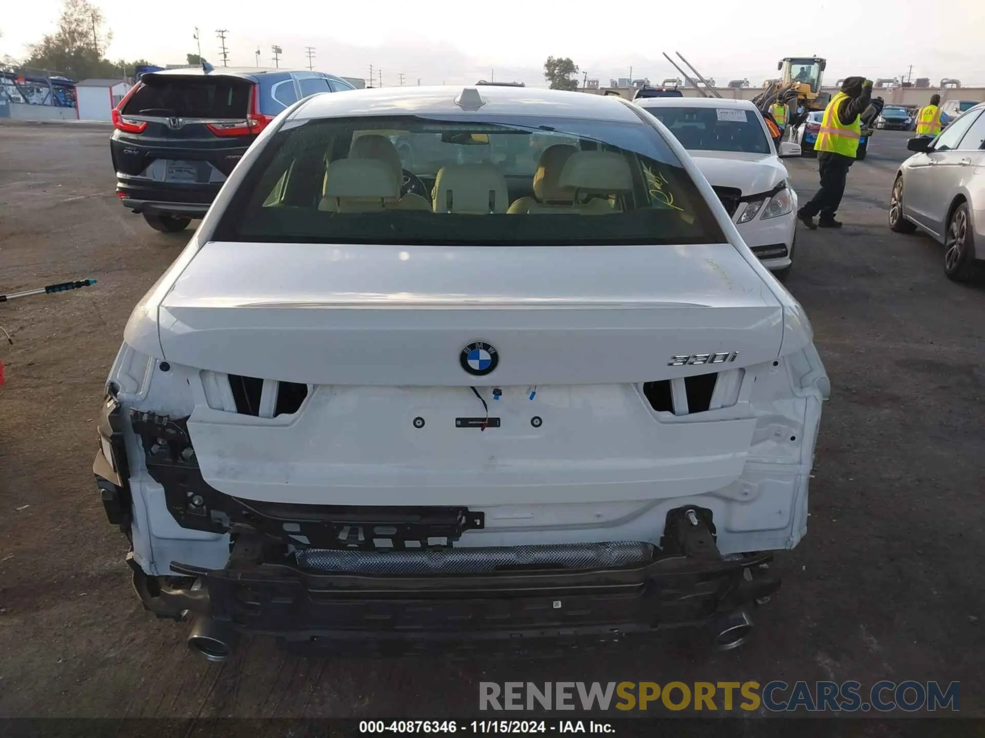 17 Photograph of a damaged car 3MW69FF02R8E04394 BMW 3 SERIES 2024