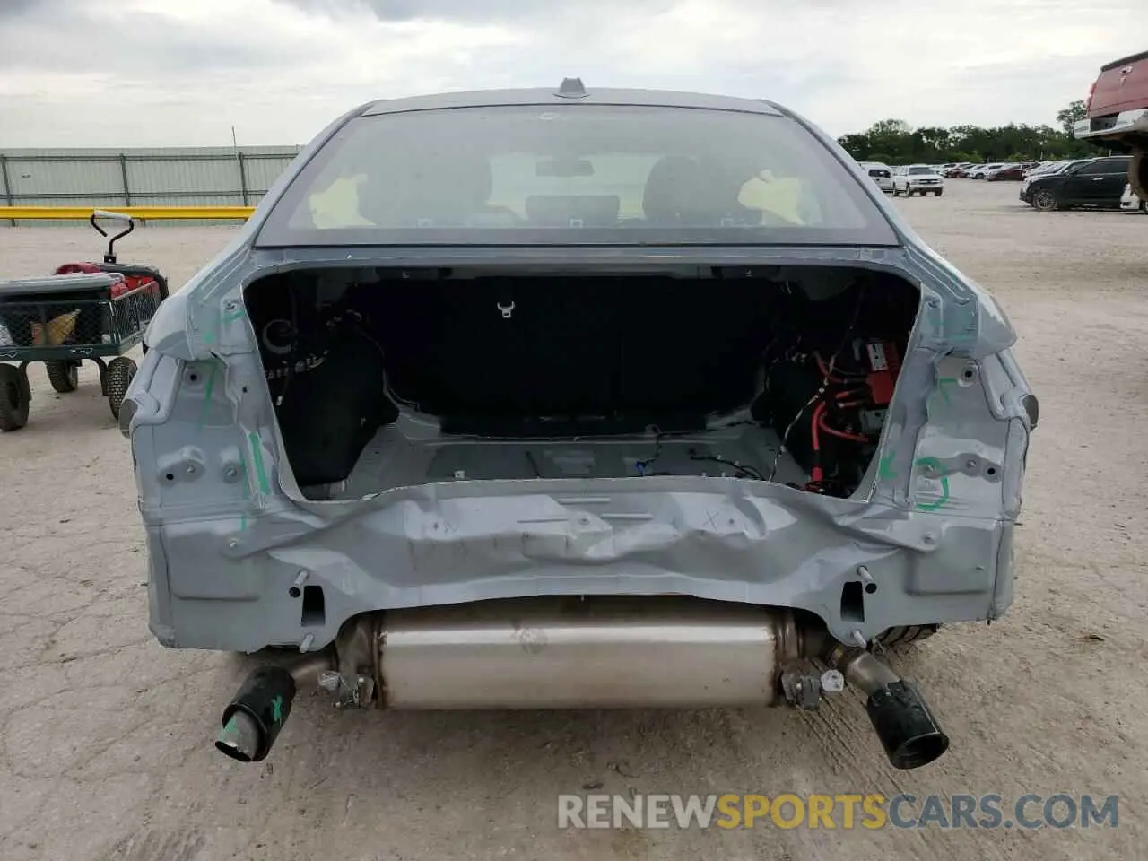 6 Photograph of a damaged car 3MW69FF02R8E09479 BMW 3 SERIES 2024