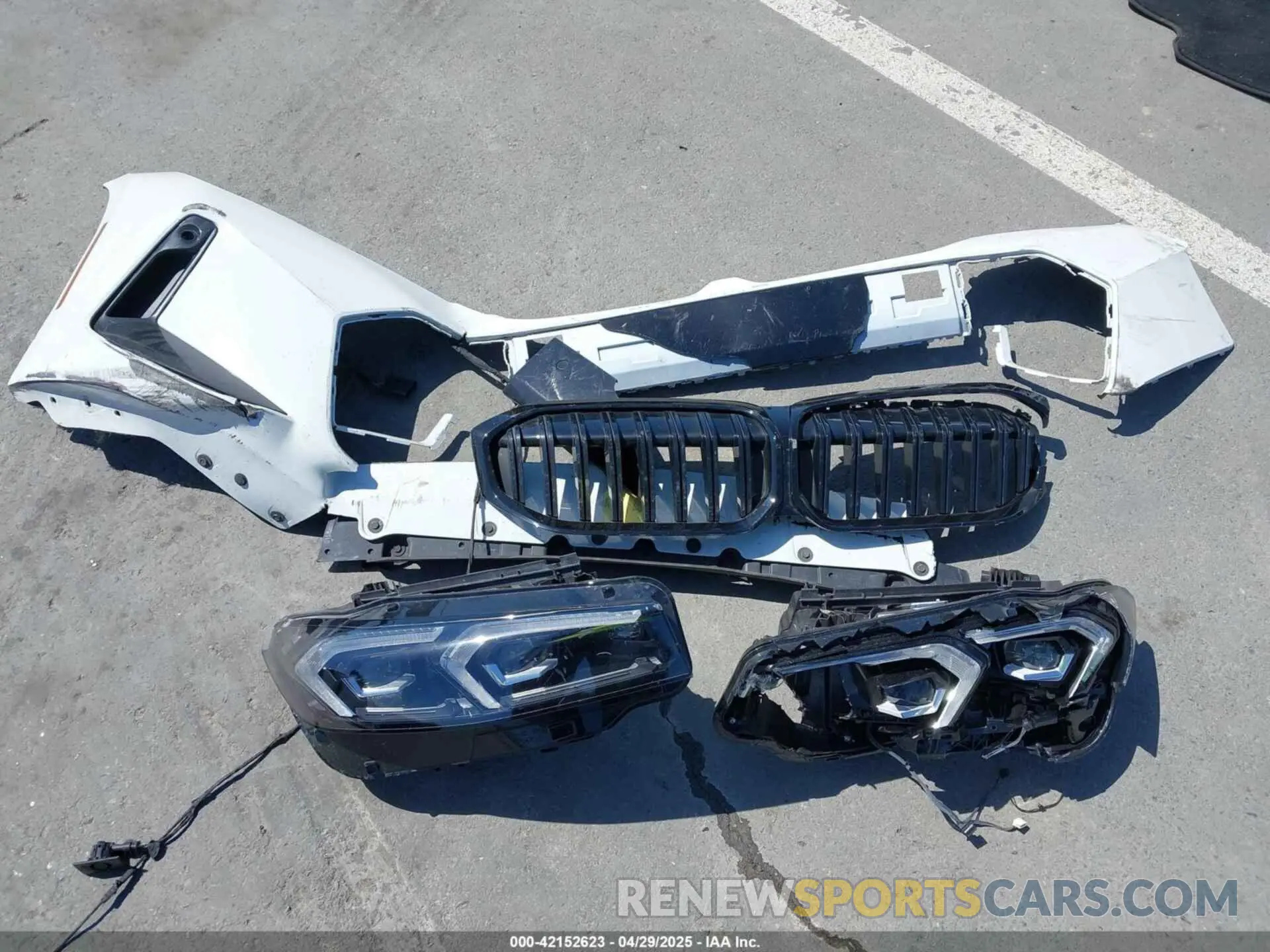 12 Photograph of a damaged car 3MW69FF06R8D79936 BMW 3 SERIES 2024
