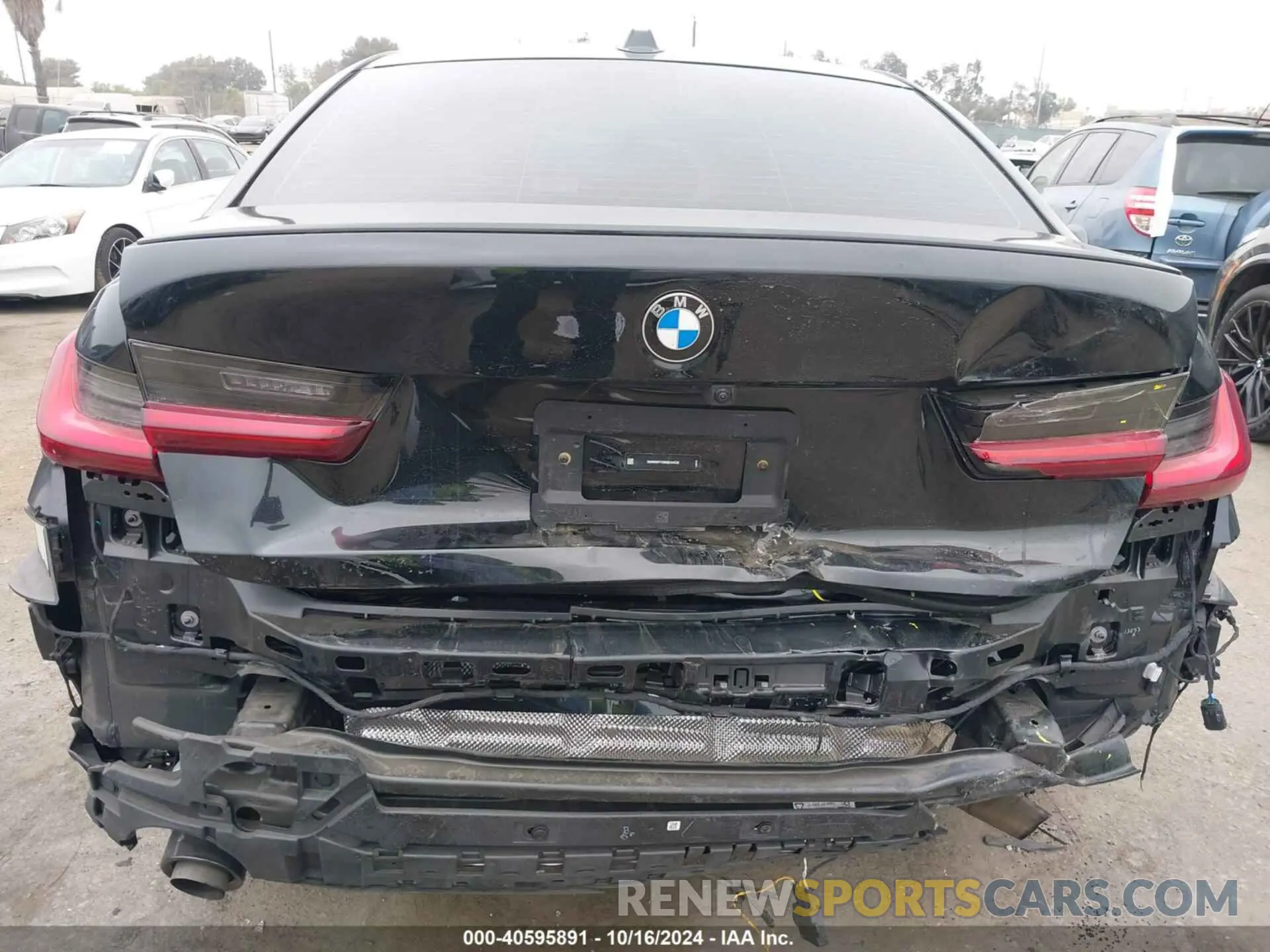 17 Photograph of a damaged car 3MW69FF09R8E44536 BMW 3 SERIES 2024