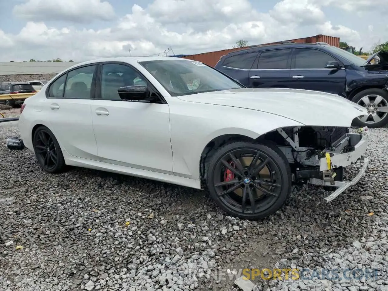 4 Photograph of a damaged car 3MW69FF0XR8E33402 BMW 3 SERIES 2024