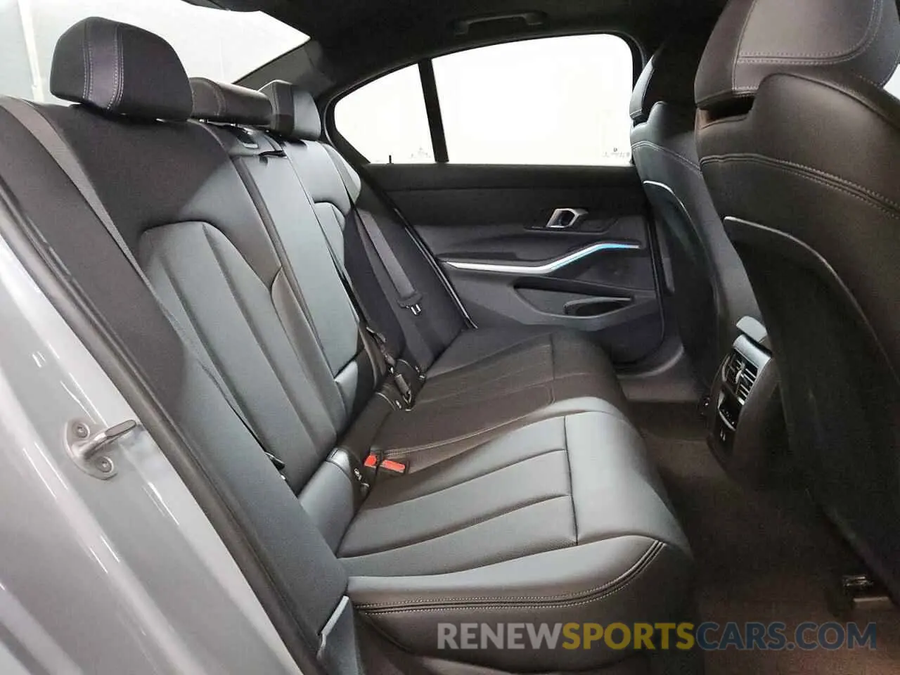 10 Фотография поврежденного автомобиля 3MW89FF01R8E65650 BMW 3 SERIES 2024