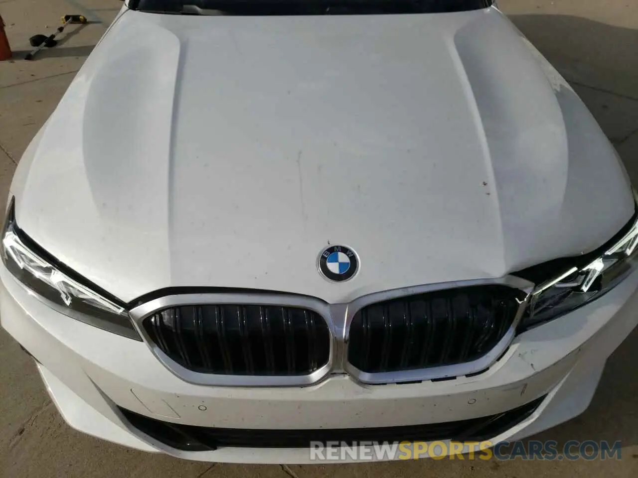 11 Photograph of a damaged car 3MW89FF01R8E85574 BMW 3 SERIES 2024