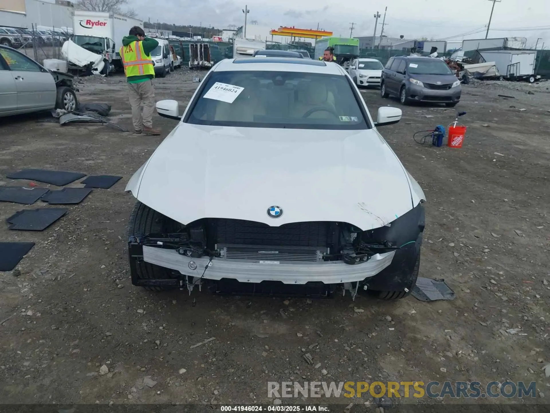 12 Photograph of a damaged car 3MW89FF02R8E25433 BMW 3 SERIES 2024