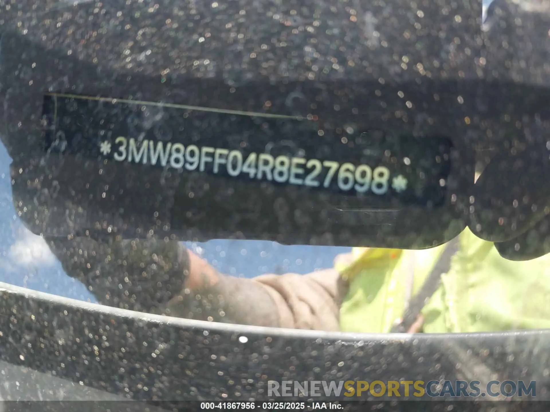 17 Фотография поврежденного автомобиля 3MW89FF04R8E27698 BMW 3 SERIES 2024