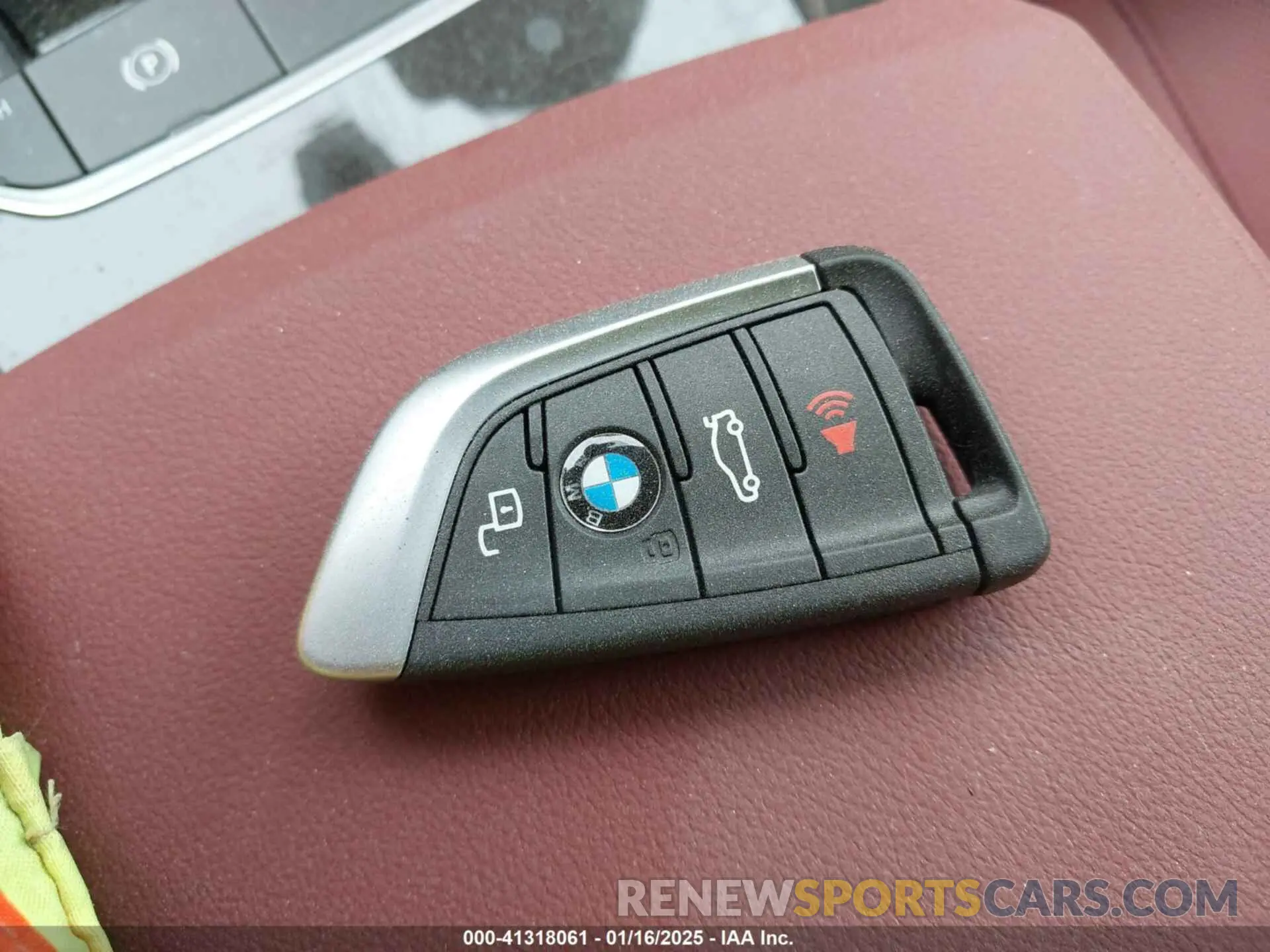 11 Фотография поврежденного автомобиля 3MW89FF04R8E84855 BMW 3 SERIES 2024