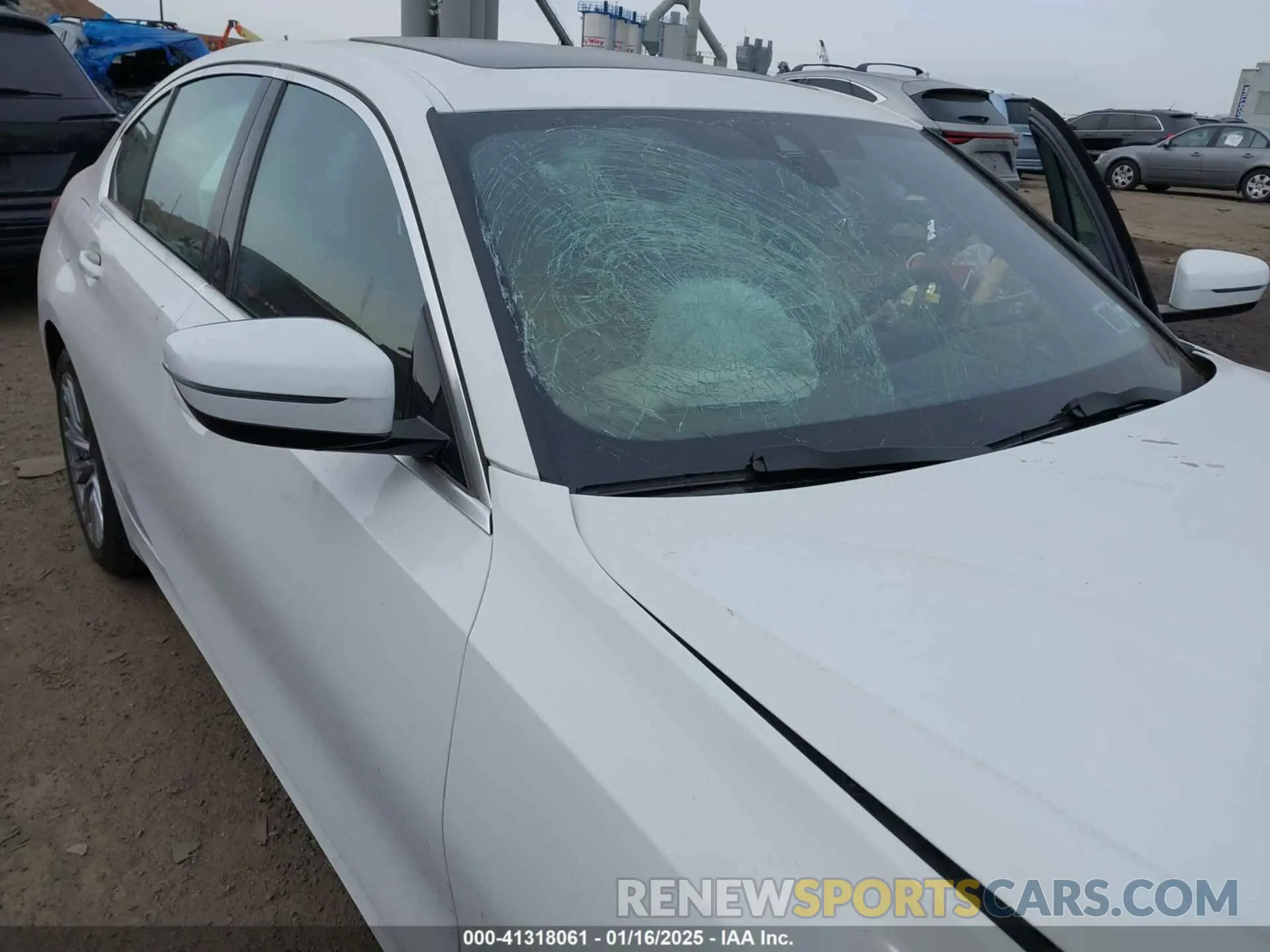 19 Фотография поврежденного автомобиля 3MW89FF04R8E84855 BMW 3 SERIES 2024