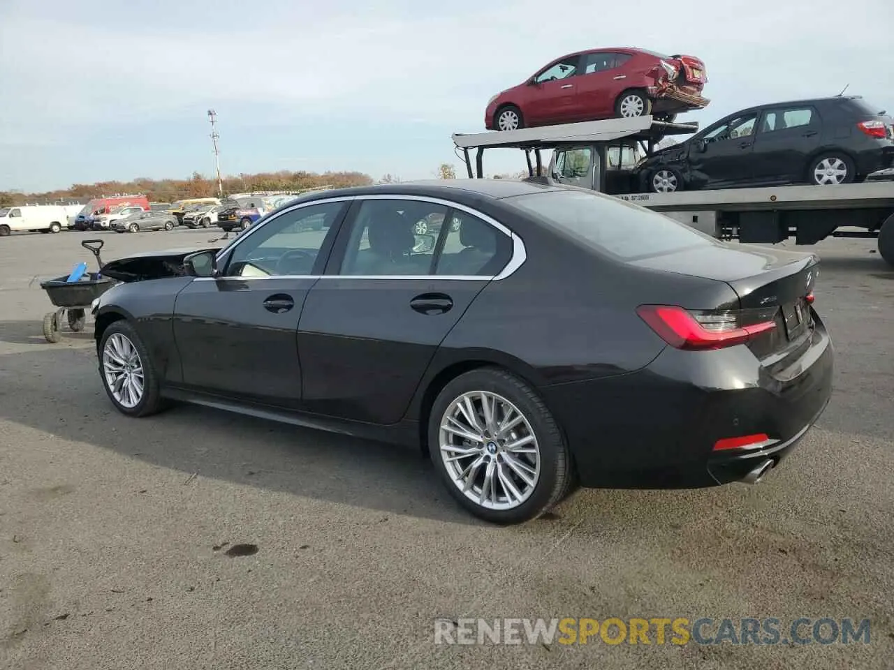 2 Фотография поврежденного автомобиля 3MW89FF05R8E74481 BMW 3 SERIES 2024
