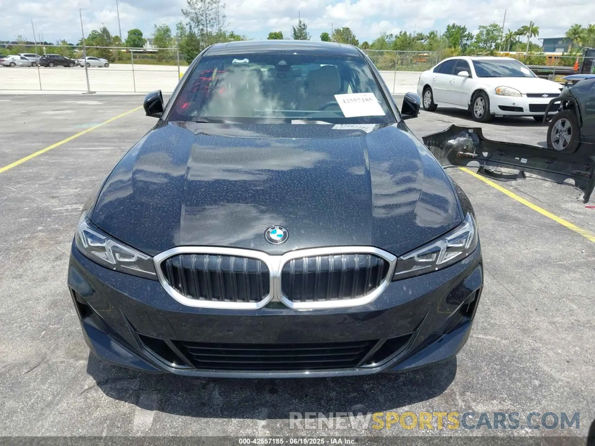 13 Фотография поврежденного автомобиля 3MW69CW00S8F33027 BMW 3 SERIES 2025