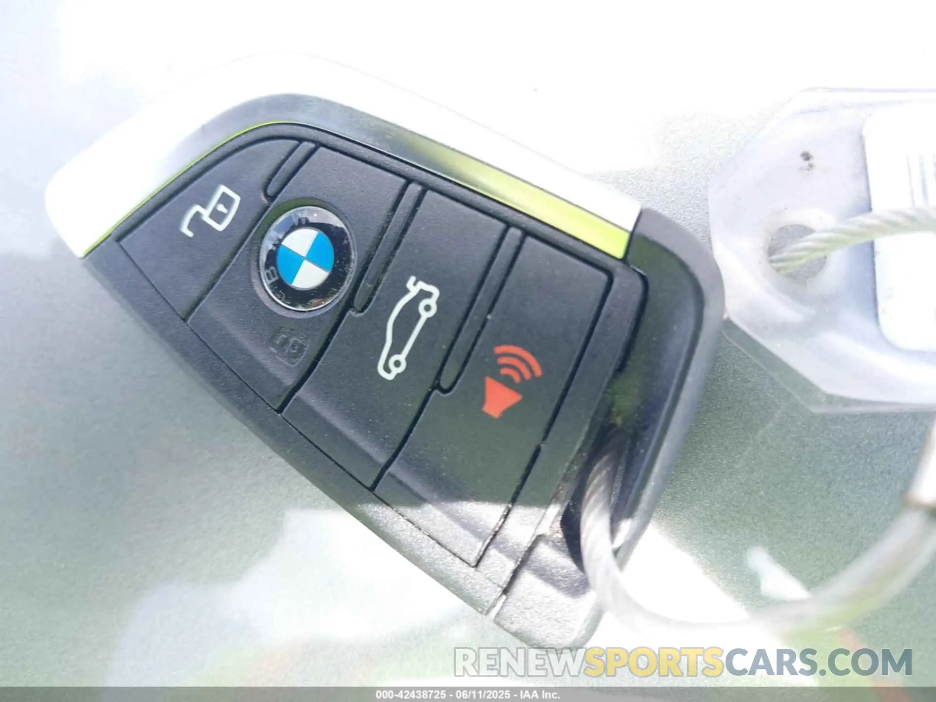11 Photograph of a damaged car 3MW69CW07S8F04771 BMW 3 SERIES 2025