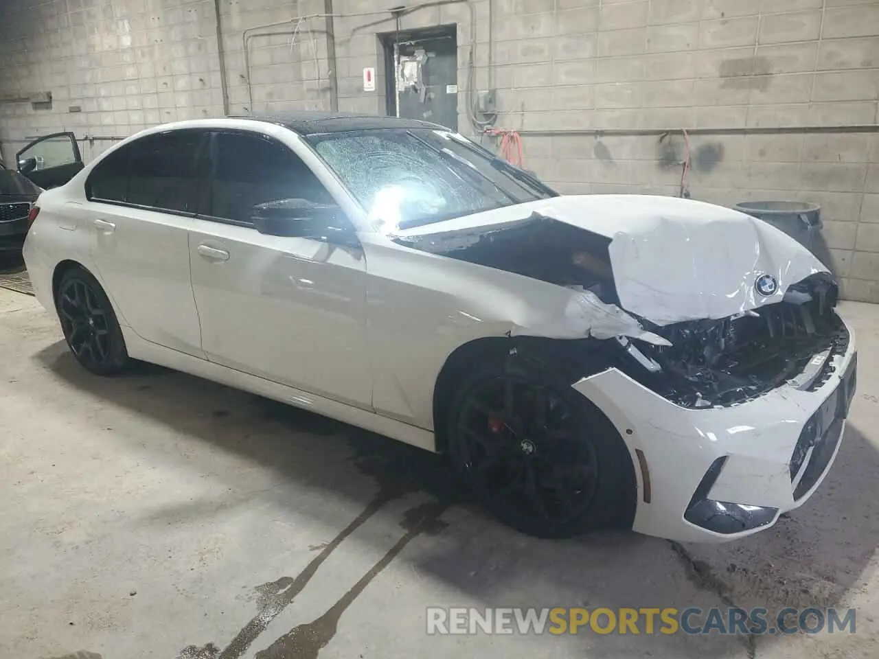 4 Фотография поврежденного автомобиля 3MW89CW08S8F13696 BMW 3 SERIES 2025