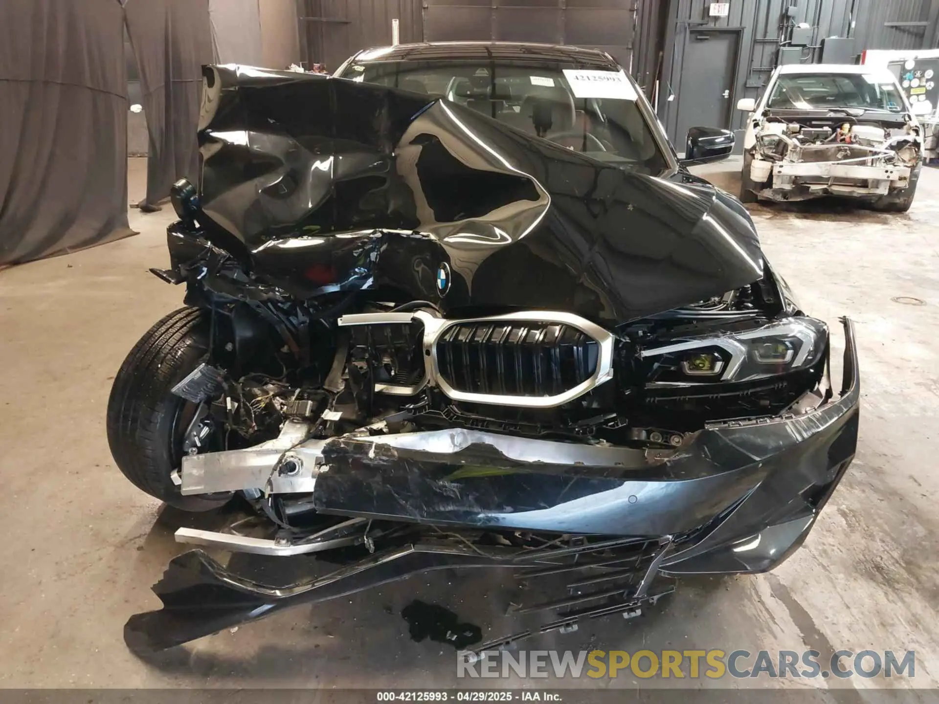 13 Фотография поврежденного автомобиля 3MW89CW08S8F24309 BMW 3 SERIES 2025