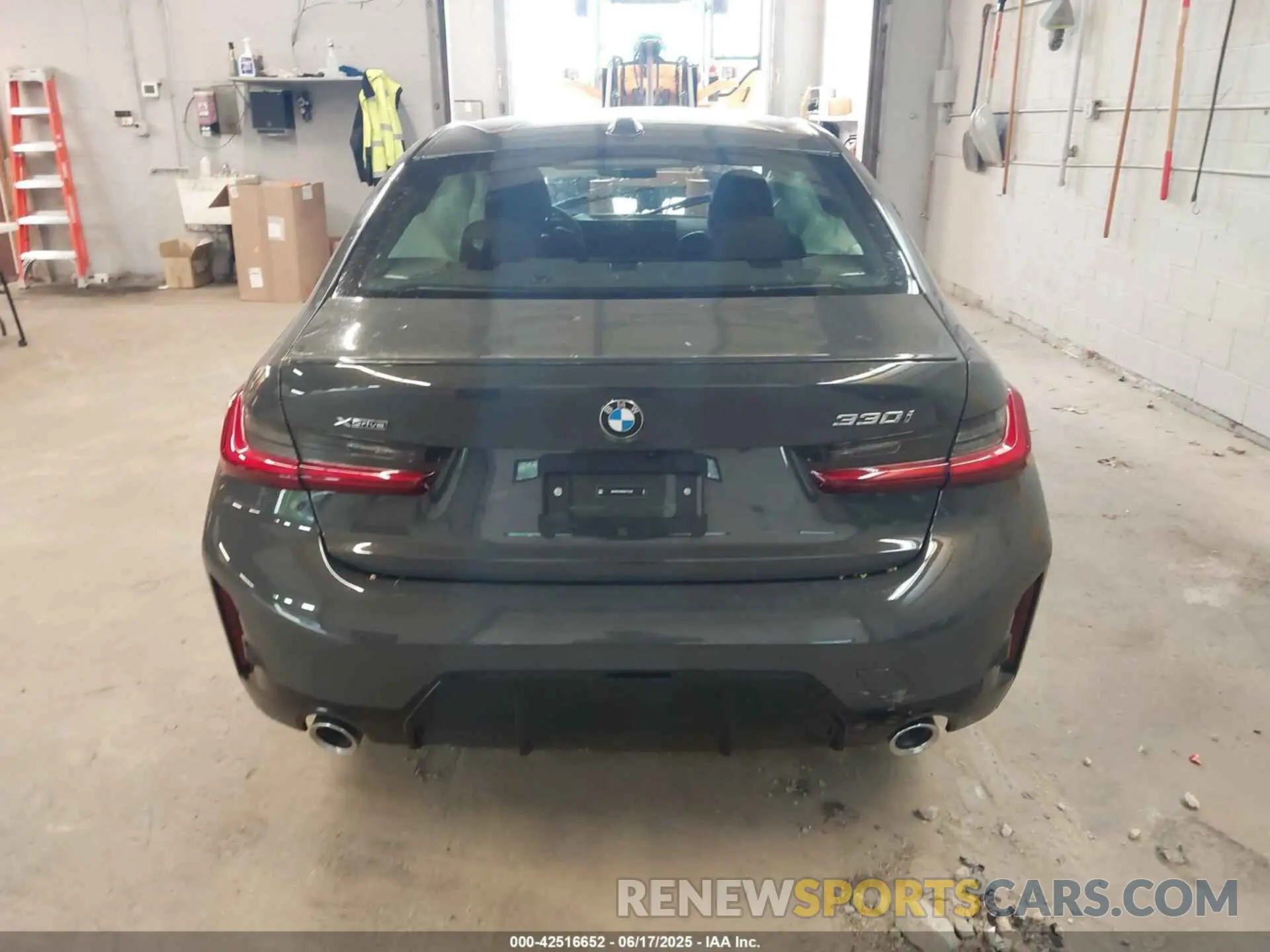 16 Фотография поврежденного автомобиля 3MW89CW08S8F31843 BMW 3 SERIES 2025