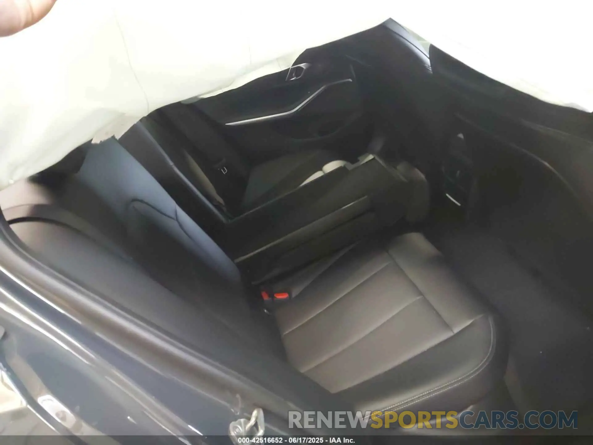 8 Фотография поврежденного автомобиля 3MW89CW08S8F31843 BMW 3 SERIES 2025
